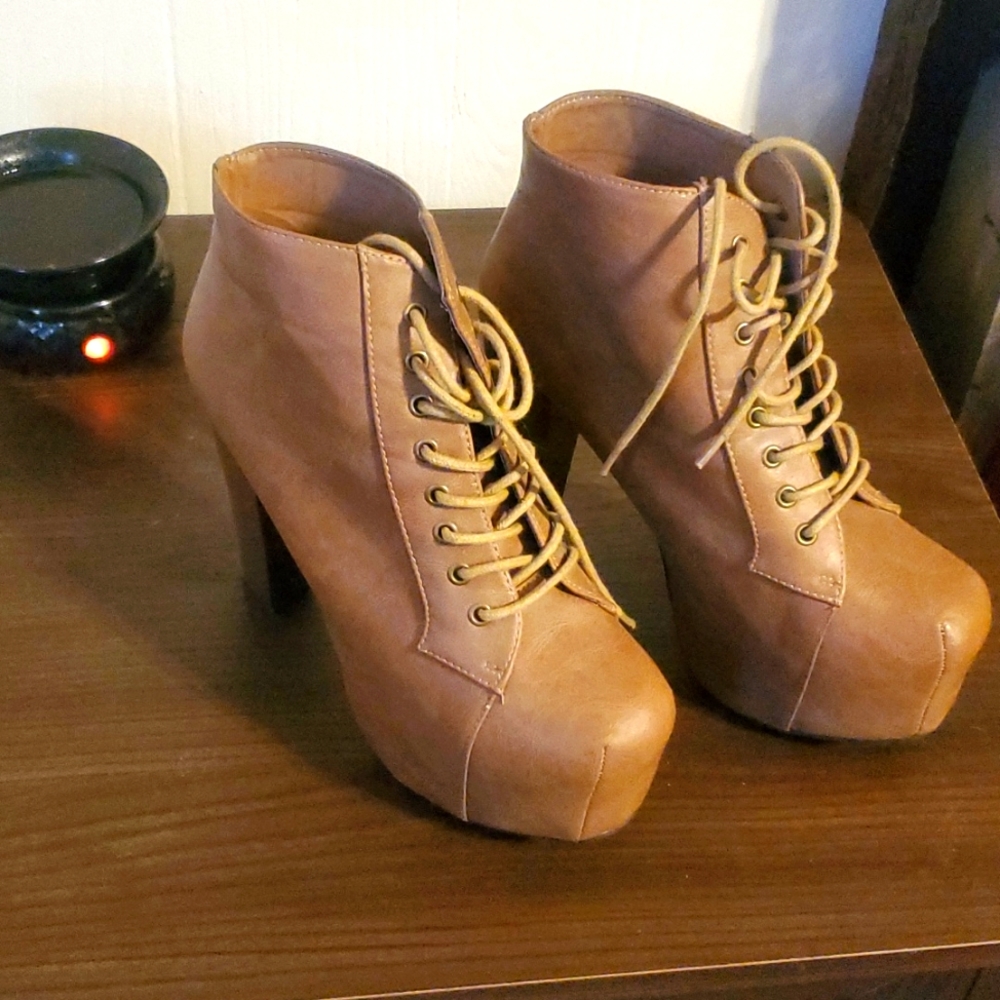 Speed limit 98 Faux leather Booties  7.5 brown